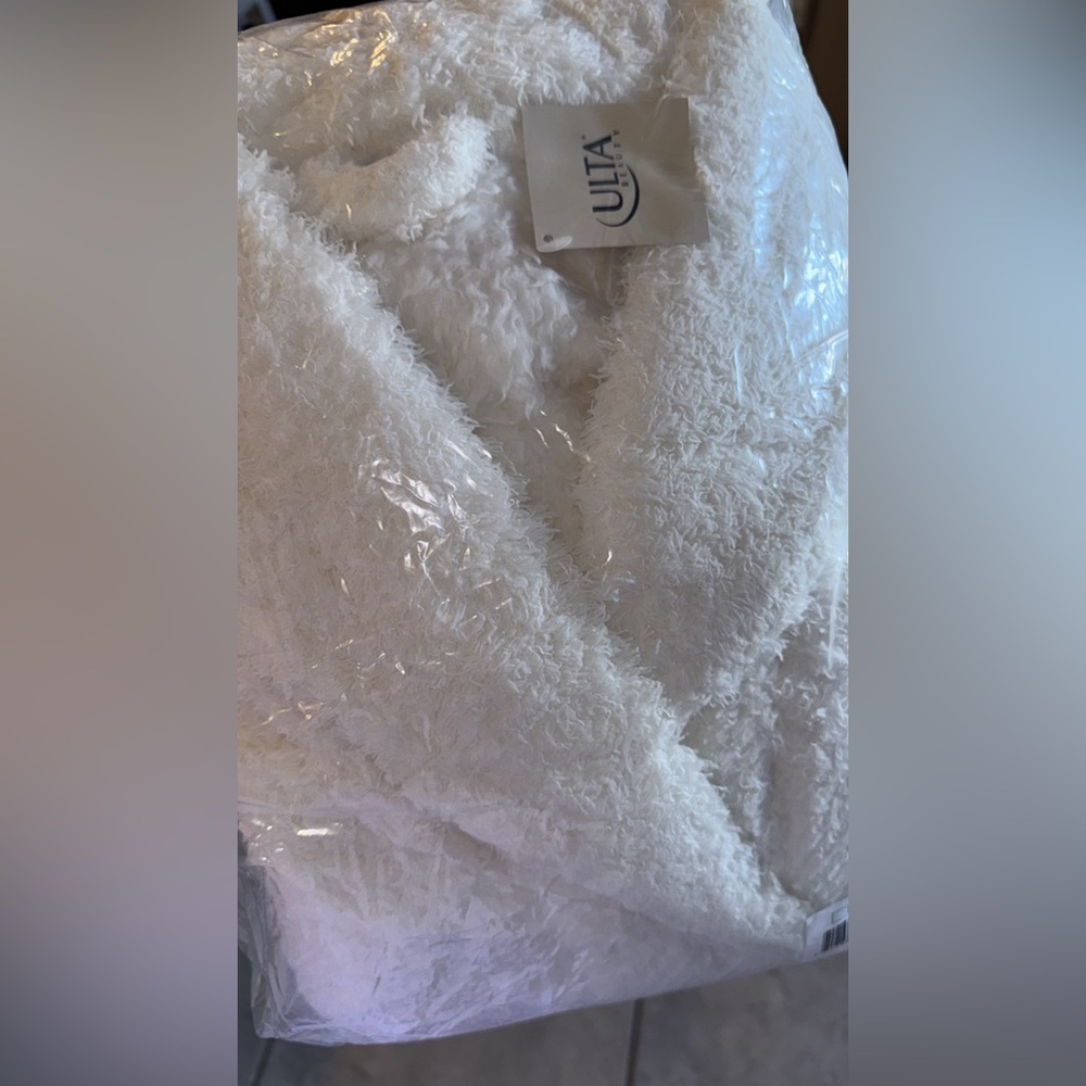 Ulta robe brand new